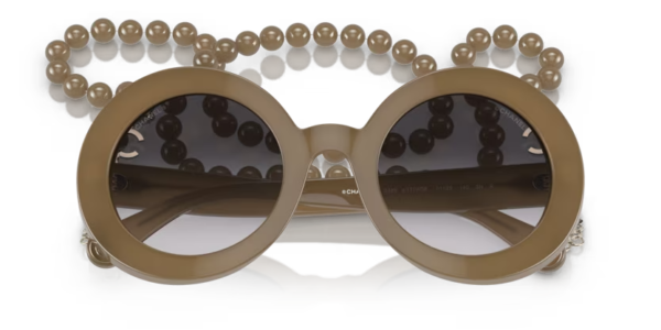 Lunettes de soleil Chanel CH5489 17028E - 1719S6 - Dark beige & gold 51