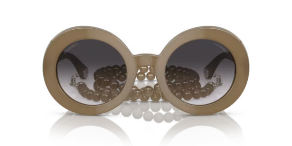 Lunettes de soleil Chanel CH5489 17028E - 1719S6 - Dark beige & gold 51 – Image 3