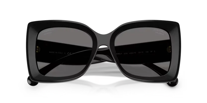 les Lunettes de soleil Chanel CH5555C622T8 - Noir