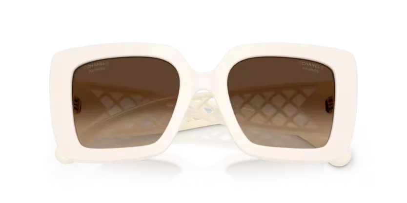 Les Lunettes de soleil Chanel Chanel CH5567 1828S9 - Blanc